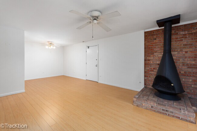 Foto del edificio - 6147 Knoll Wood Ct