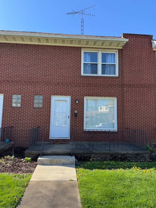 Building Photo - 124 Spangler Rd NE