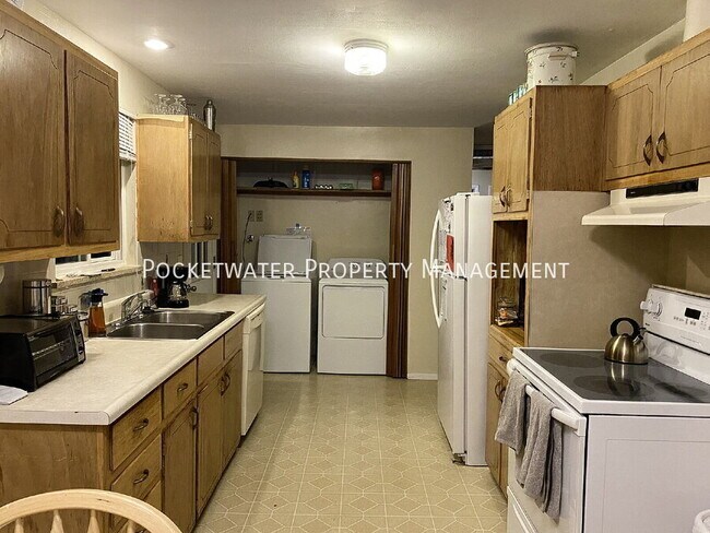 Building Photo - 740 37th St