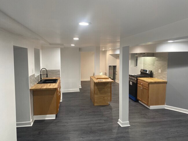 Foto del edificio - 2559 W Fullerton Ave