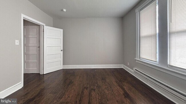 Foto del edificio - 1915 W Erie Ave