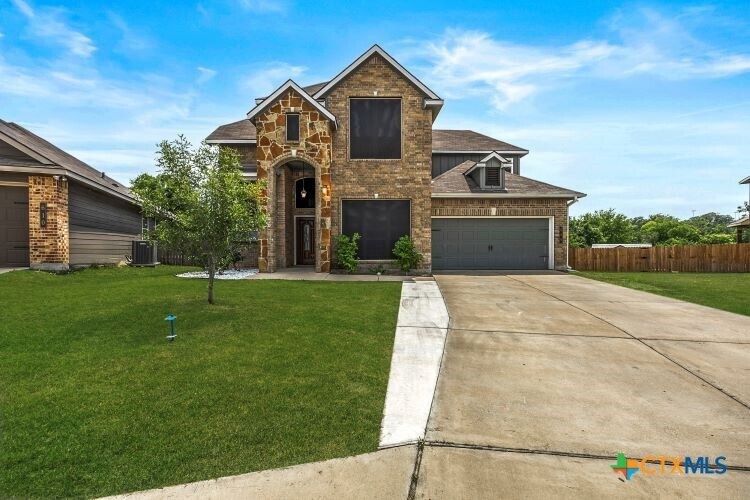 Foto principal - 606 Hobby Rd