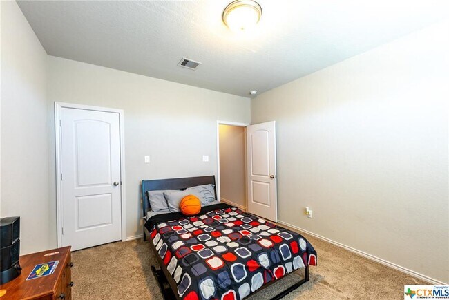 Building Photo - 2116 Mill Valley