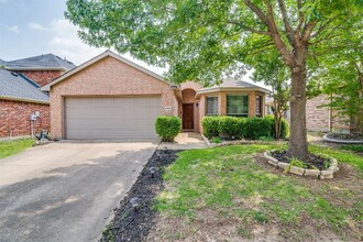 Building Photo - 2050 Lake Trail Dr