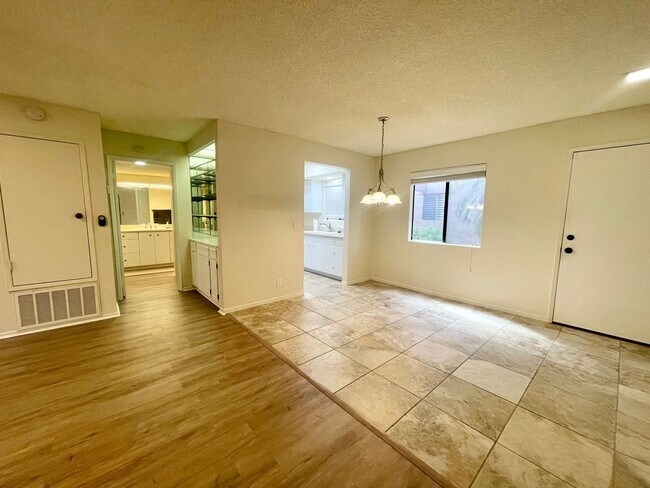 Foto del edificio - COMING SOON! 3 Bedroom 2 Bathroom Palm Springs Condo in Ramon Estados Gated Community