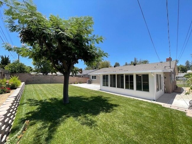 Foto del edificio - Stunning 4+2 West Hills Home Completely Redone!