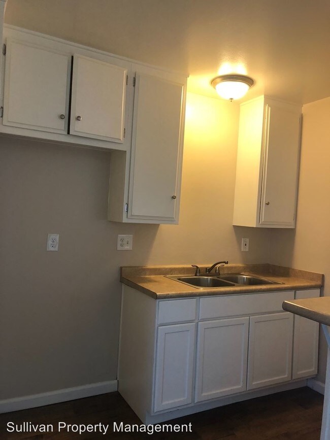 Foto del edificio - 16661 McFadden Ave