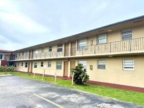 Building Photo - 3905 SW 78th Ct