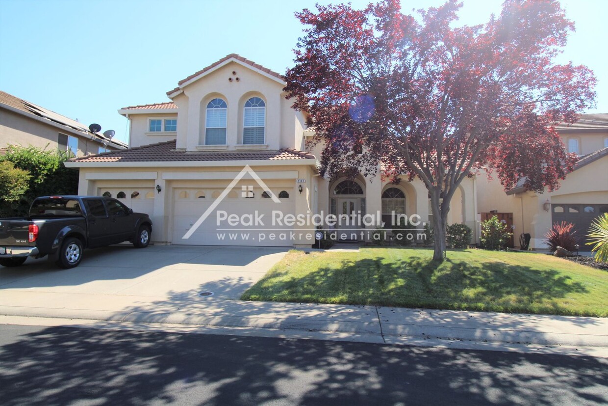 Foto principal - Spacious 4bd/3ba Rocklin Home With Bonus R...