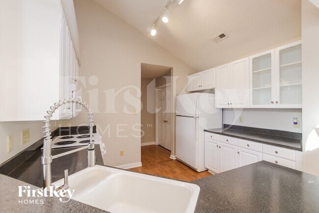 Foto del edificio - 6627 Flat Creek Dr