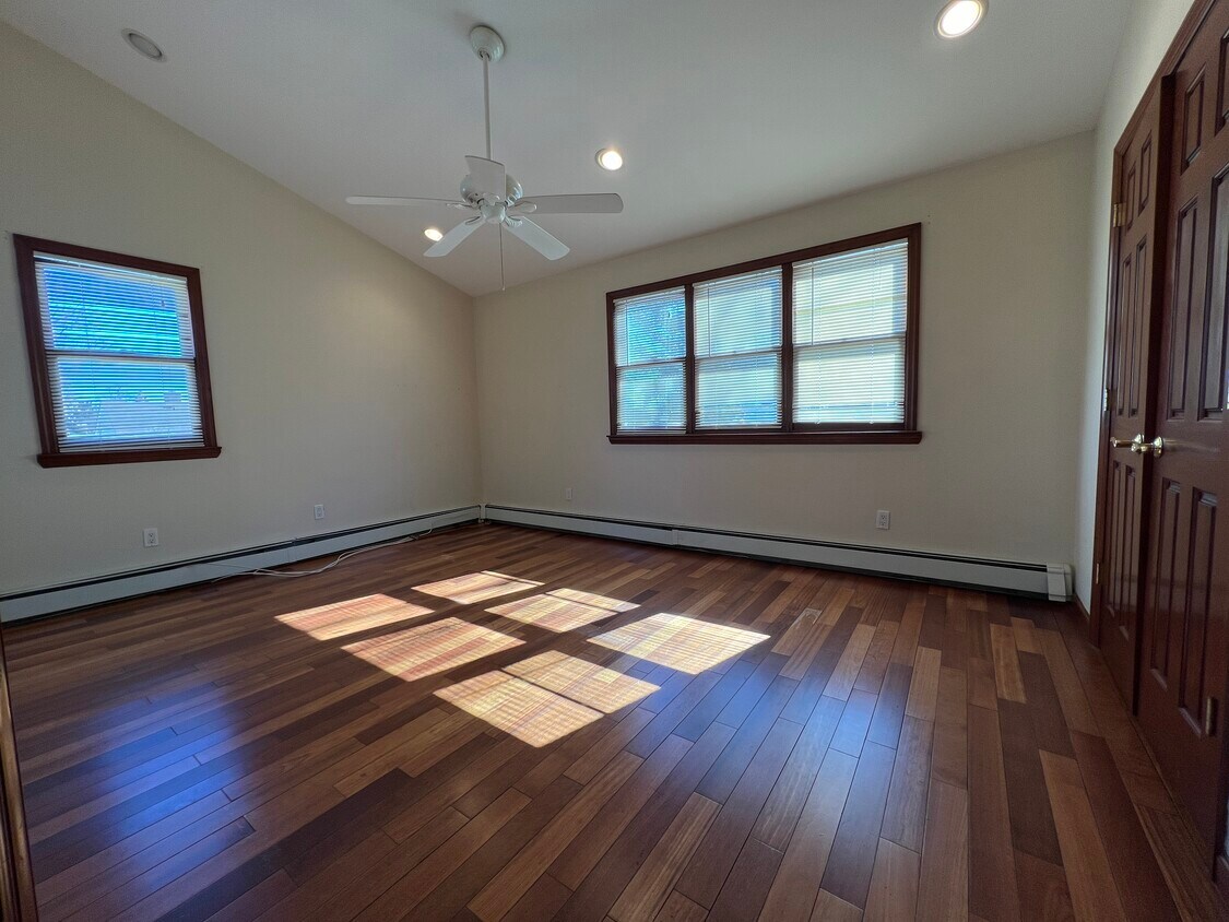 Foto principal - 3849 Wesley St