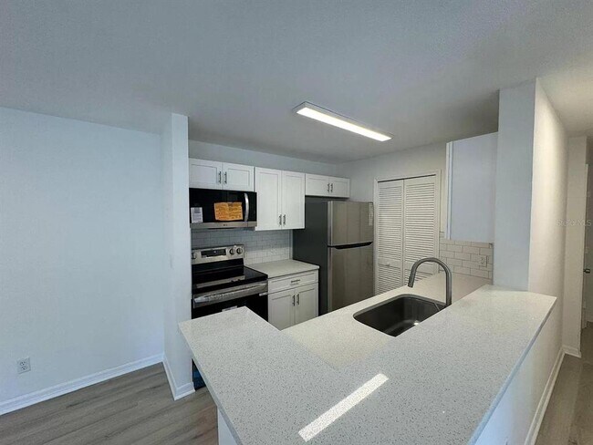 Building Photo - 6148 Westgate Dr