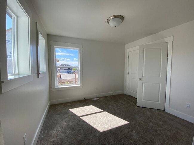 Building Photo - 1403 W Creekside Dr