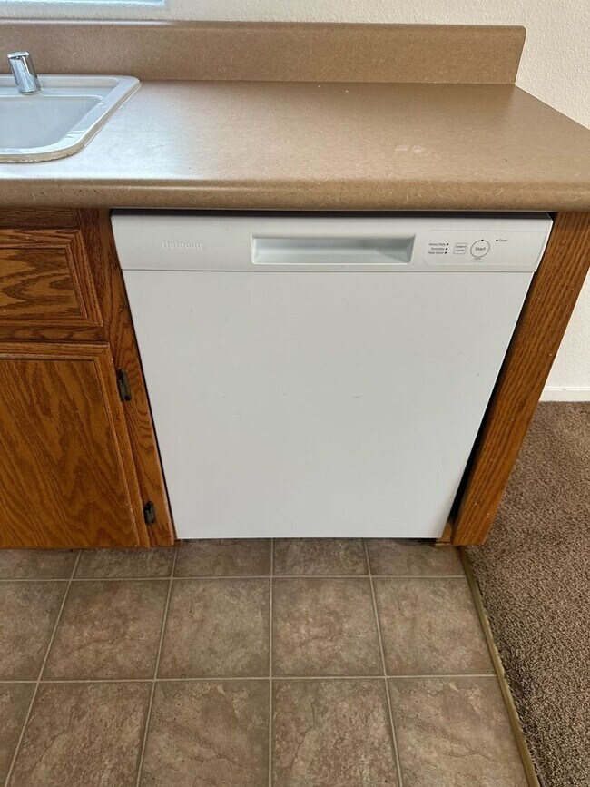 Foto del edificio - 1724 E Country Ct