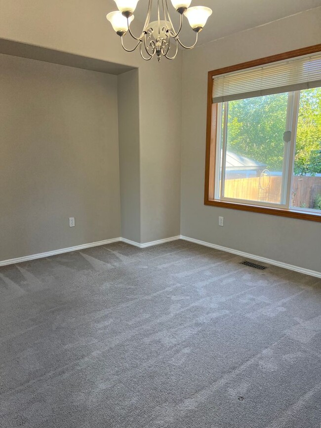 Building Photo - Beautiful Snohomish home