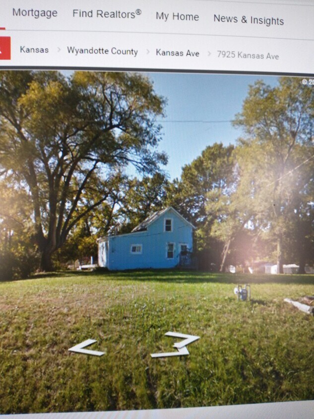 country cabin living near famous shopping and live sporting events - 7925 Kansas Ave