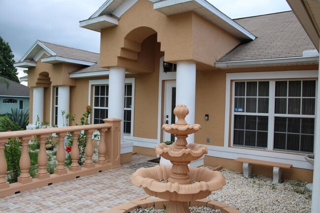 Building Photo - 236 Bird of Paradise Dr