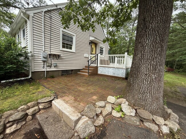 Building Photo - 32 Mayflower Rd