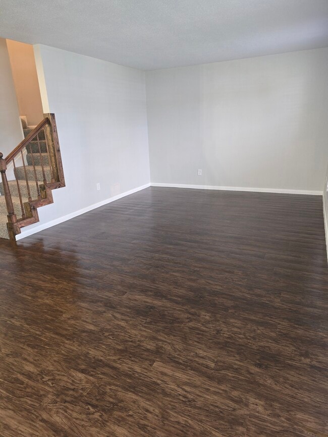 Living - 465 Longmeadow St