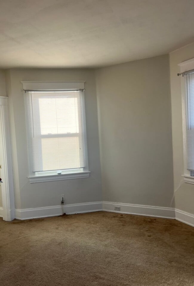 Photo - 3943 Glenmore Ave Apartment