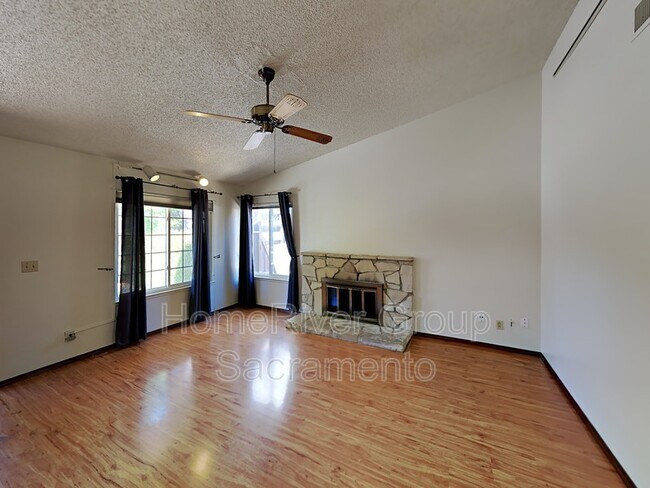 Foto del edificio - 3625 Kingsport Way