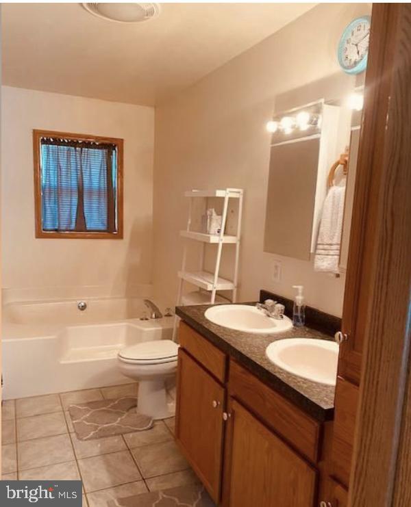 Foto del edificio - 439 Hunting Ridge Rd