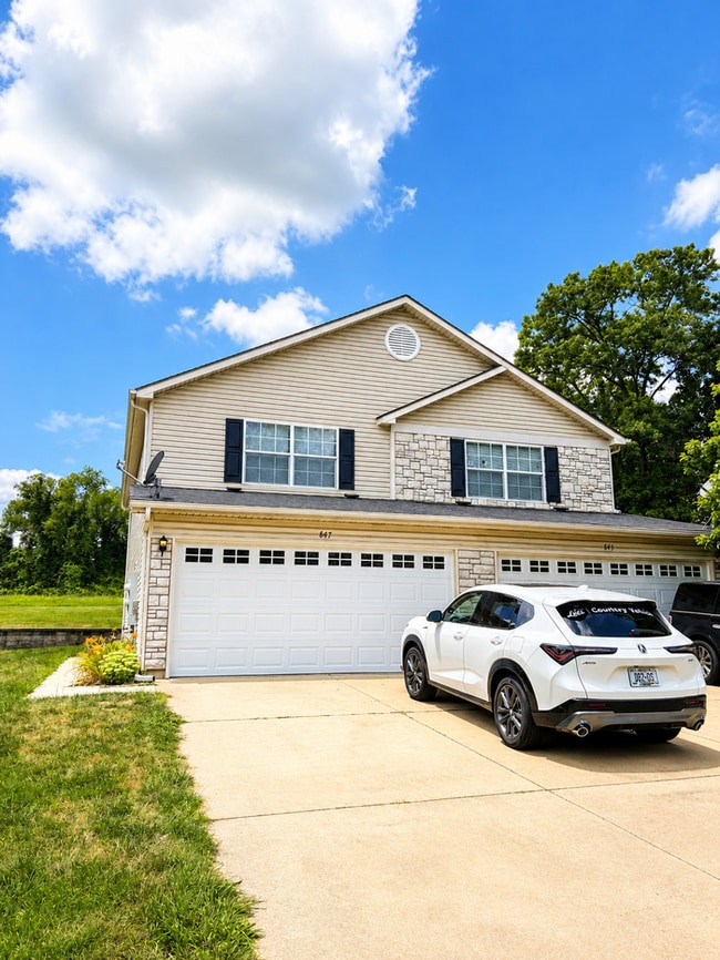 Building Photo - 847 Woodside Creek Dr