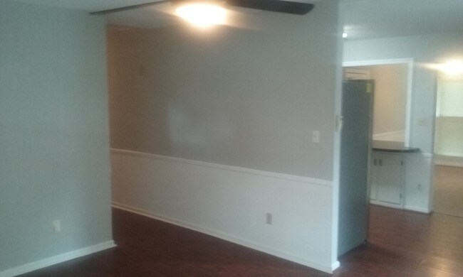 Foto del edificio - 5811 Hillcrest Cir