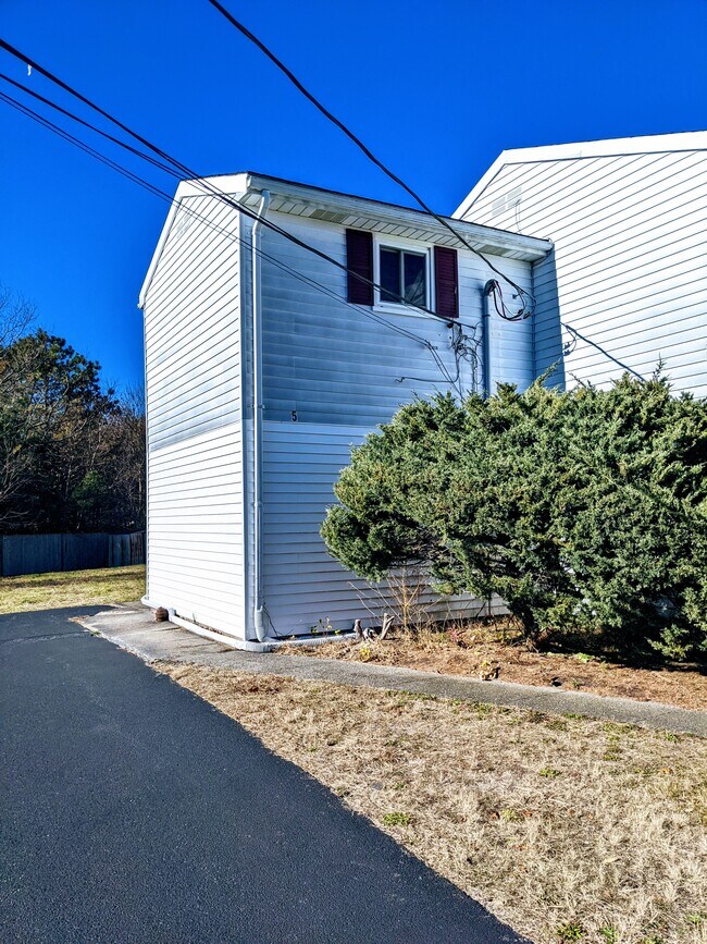 5 Pheasant Ave Unit 5, Wareham, MA 02571 Condo for Rent in Wareham, MA