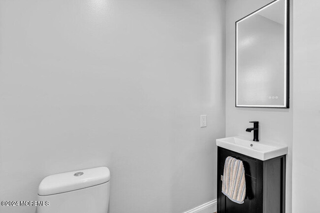 Building Photo - 15 Brookview Cir