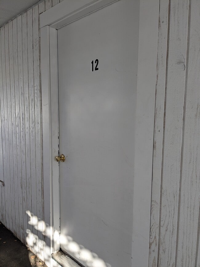 Building Photo - 303 S 5th St