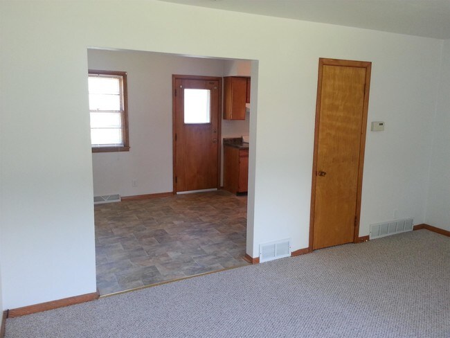 Building Photo - 1207 Royal Dr