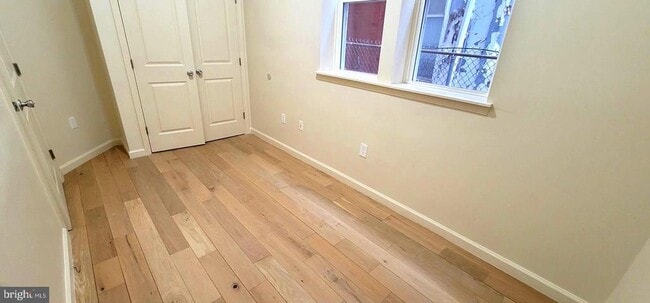 Building Photo - 1219 W Silver St