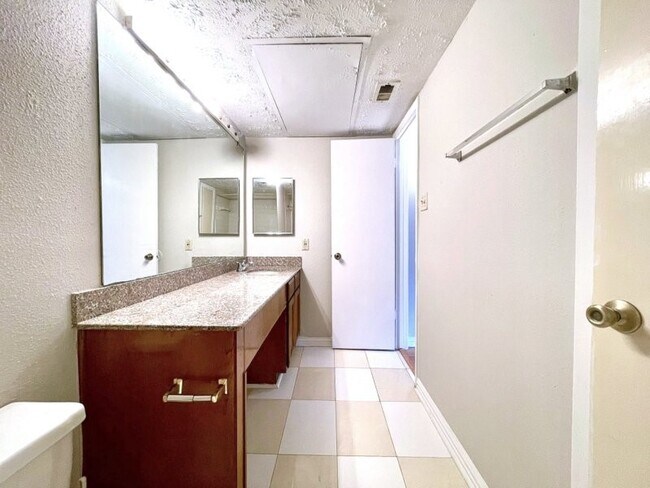 Foto del edificio - 10555 Turtlewood Ct
