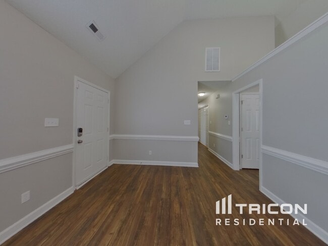 Building Photo - 717 Forest Valley Ln