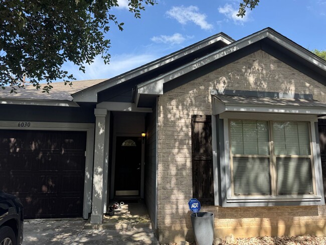 Building Photo - Move-In Ready 3-Bedroom Home Near the San Antonio Medical Center