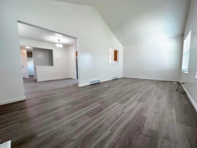 Building Photo - 312 N 400 W