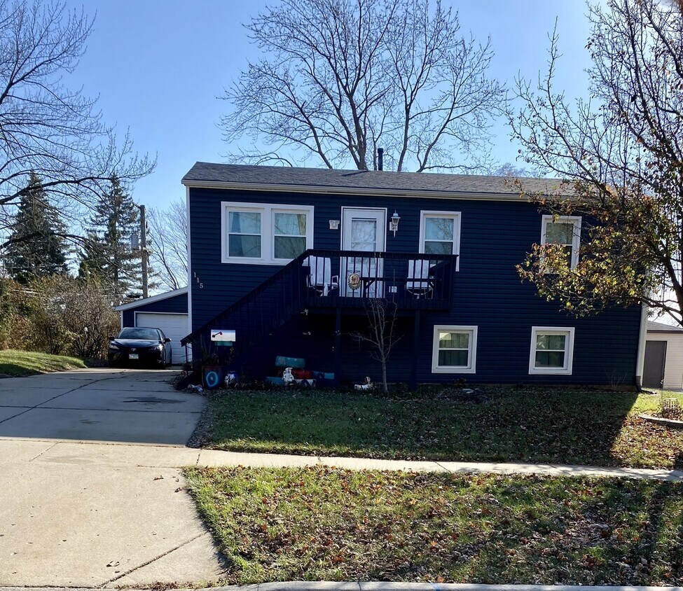 115 Elm Ln, Streamwood, IL 60107 House Rental in Streamwood, IL