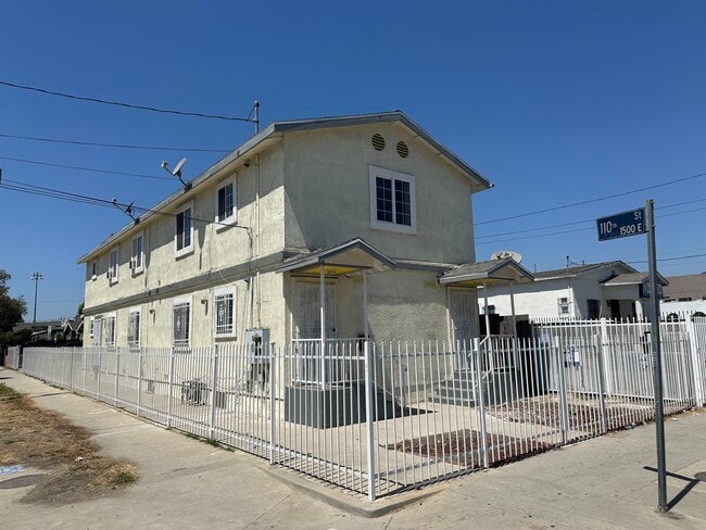 Building Photo - 10929 Compton Ave