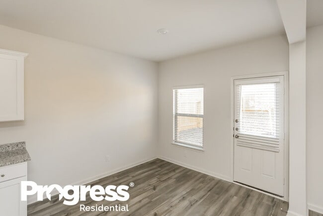 Building Photo - 2021 Hialeah Dr