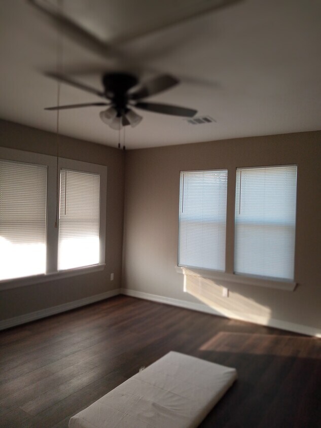 Living room - 1410 Quitman St