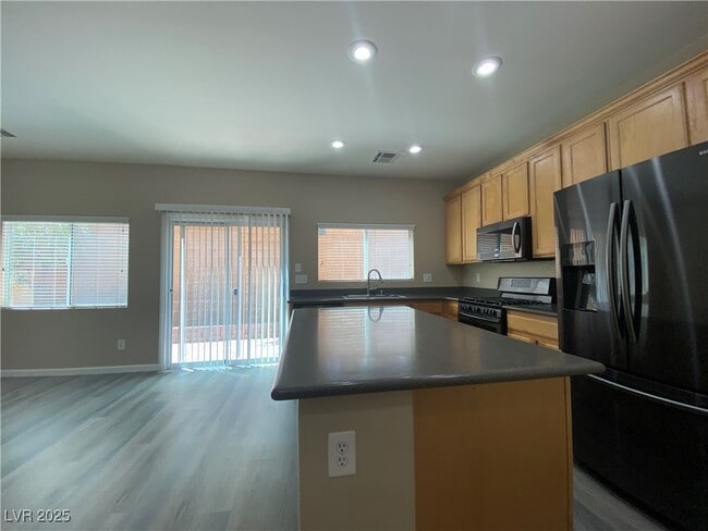 Foto del edificio - 9485 Oro Bullion St