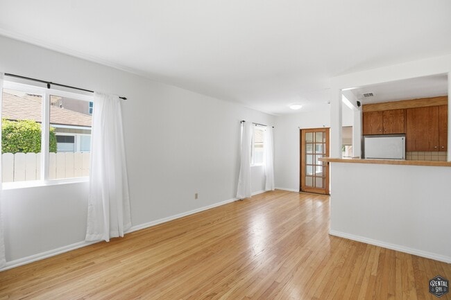 Building Photo - 4142 Lincoln Ave