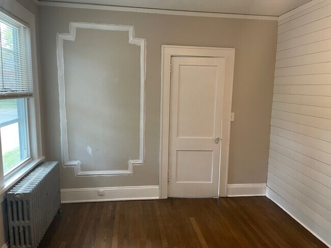 Building Photo - 119 S 1st Ave