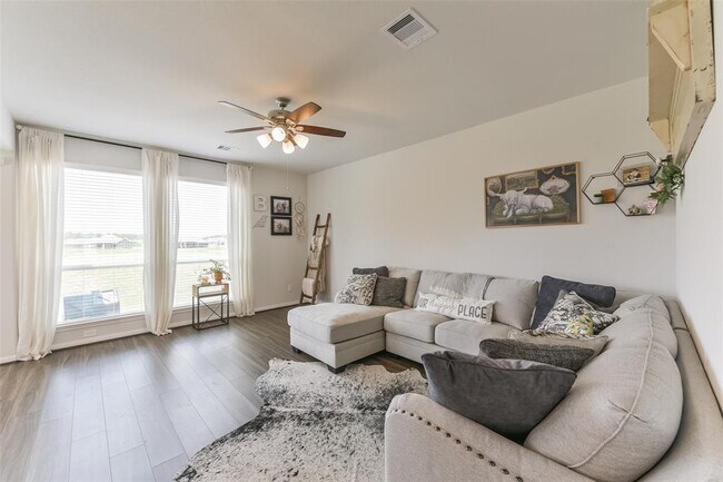 Foto del edificio - 16358 Ellis St