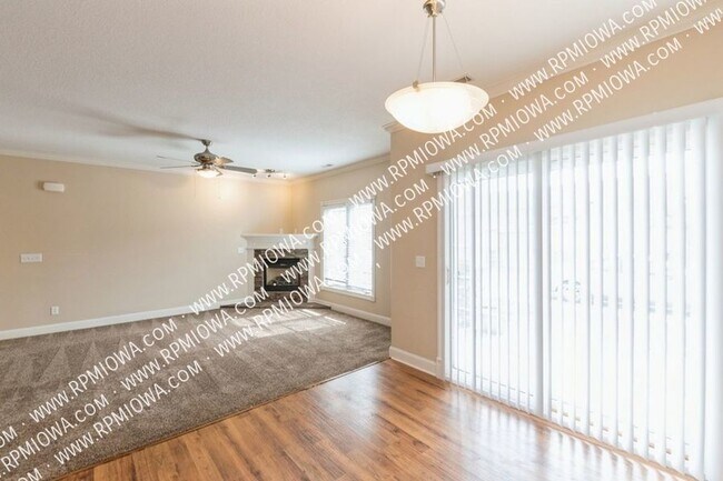 Building Photo - GREAT LOCATION!! 2 Bedroom, 2.5 Bathroom C...