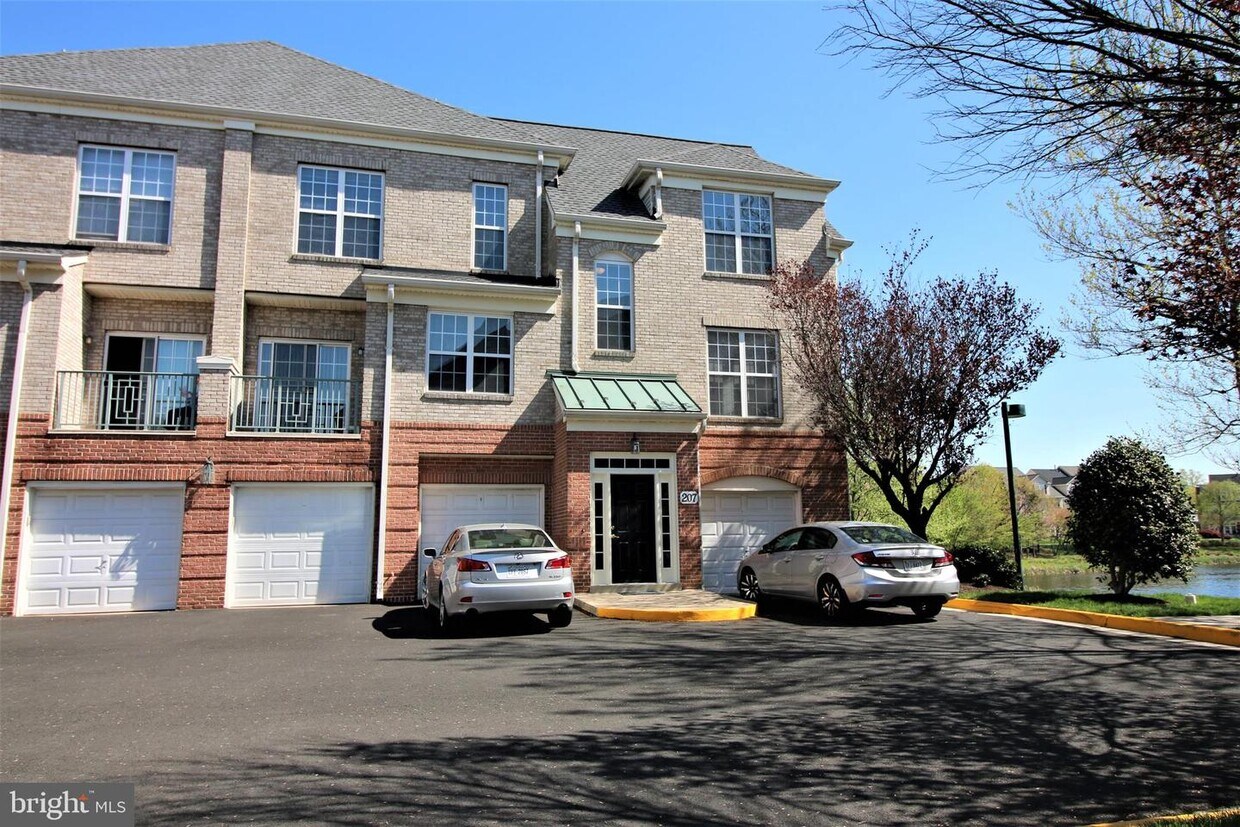 Primary Photo - 12185 Abington Hall Pl