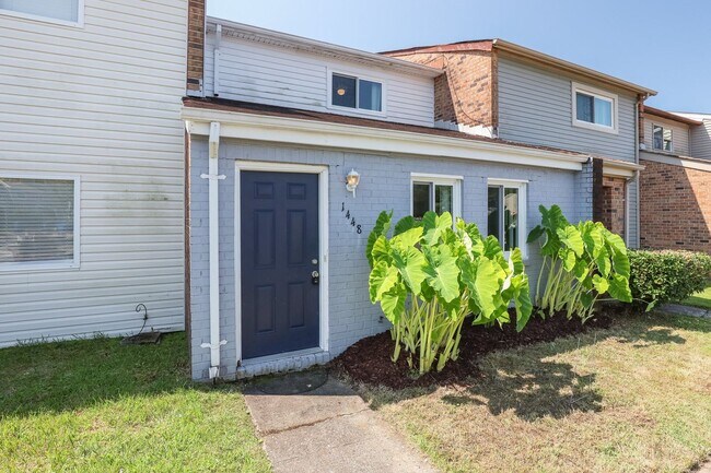 Building Photo - Great Green Run townhouse ready to be love...
