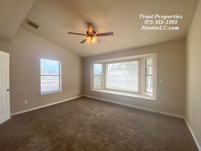 Foto del edificio - Great 3/2 SFH in Desert Hills School District