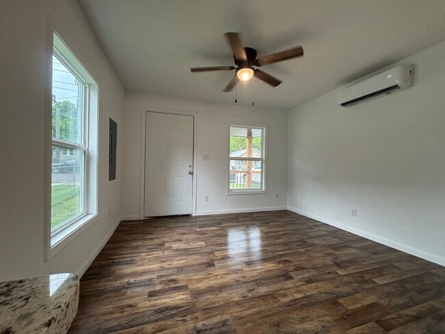 Building Photo - Beautiful remodeled 1 bedroom 1 bath home ...